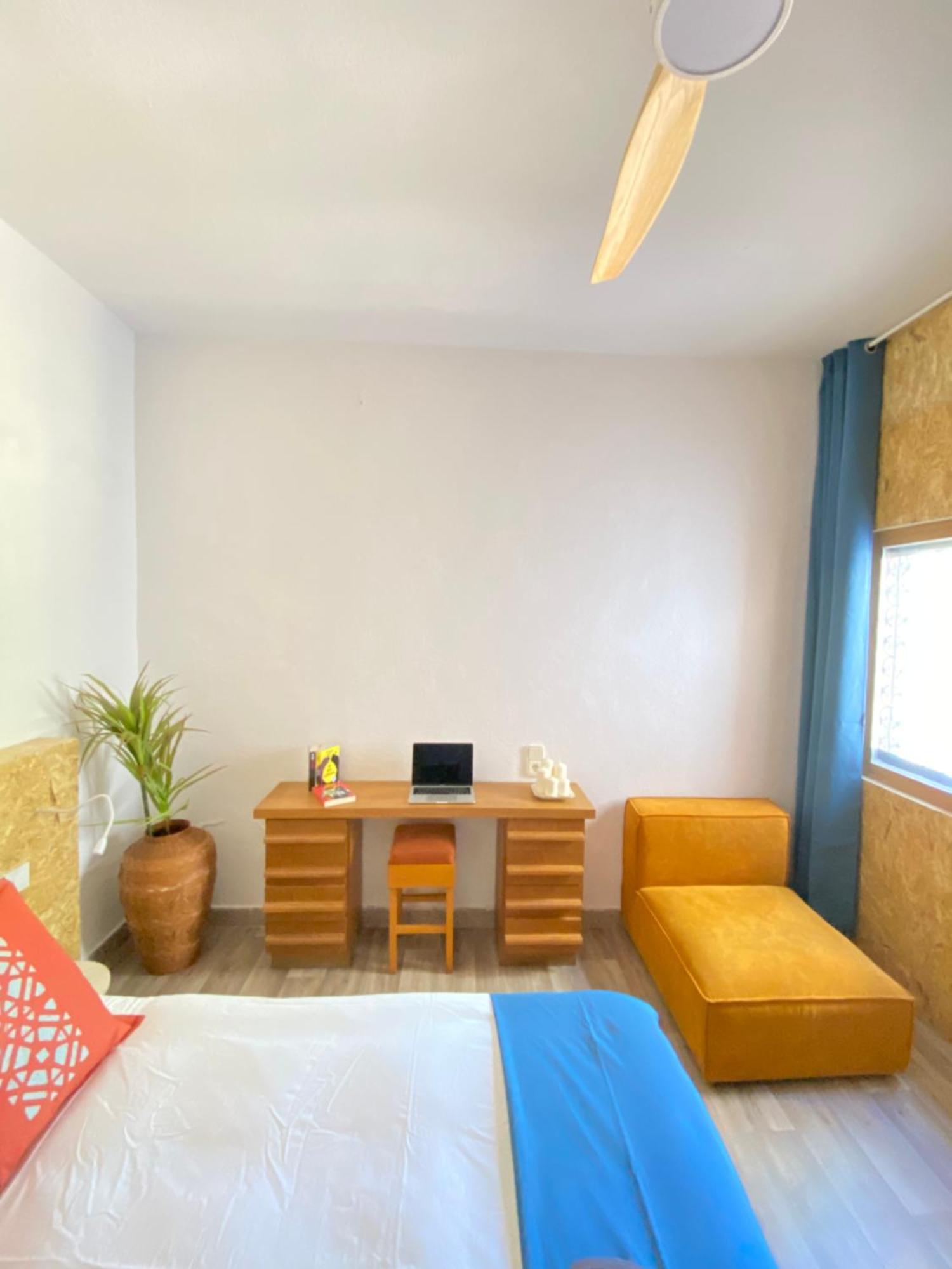 Bed and Breakfast Pink Lemon House Elx Esterno foto