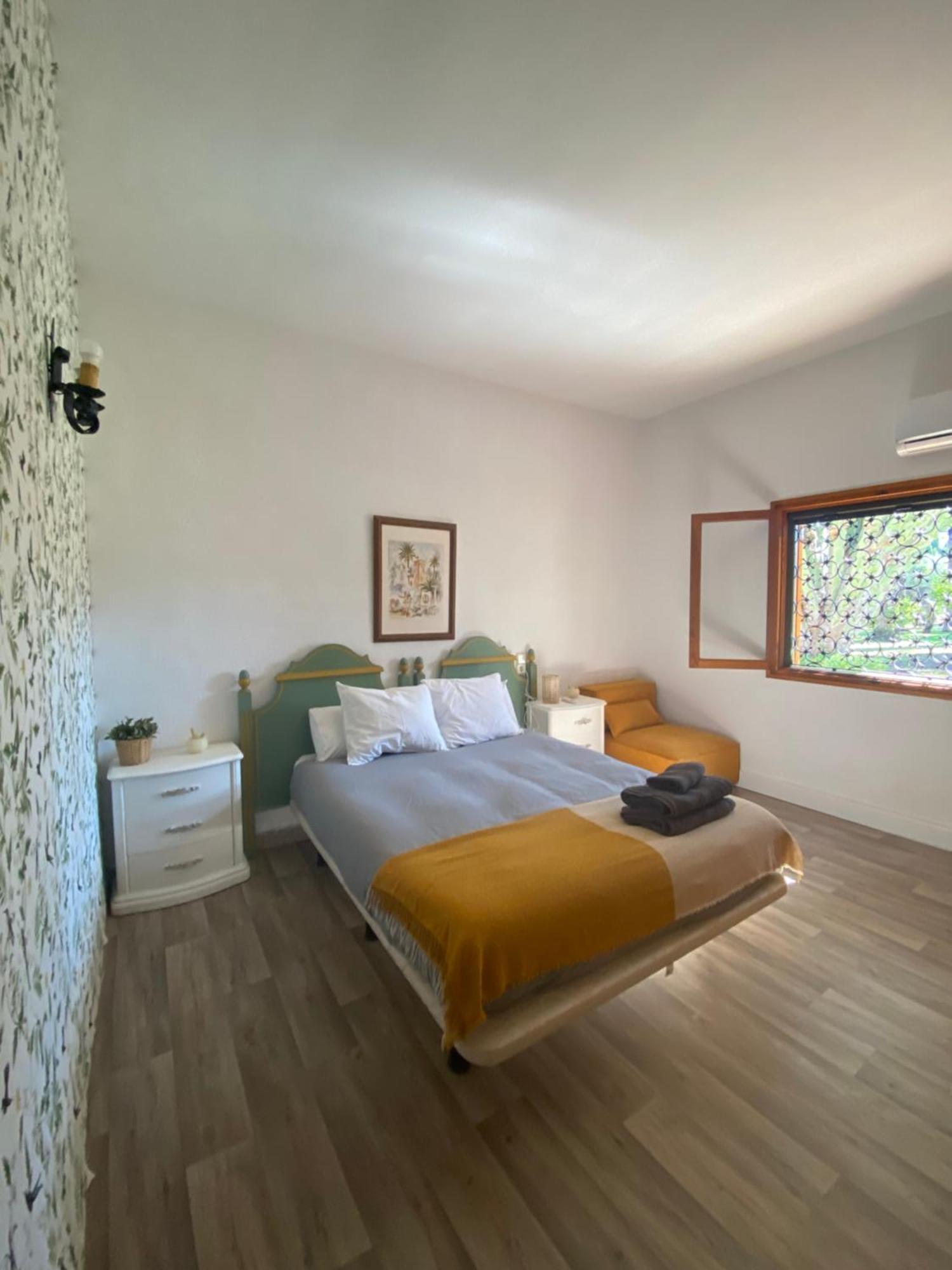 Bed and Breakfast Pink Lemon House Elx Esterno foto