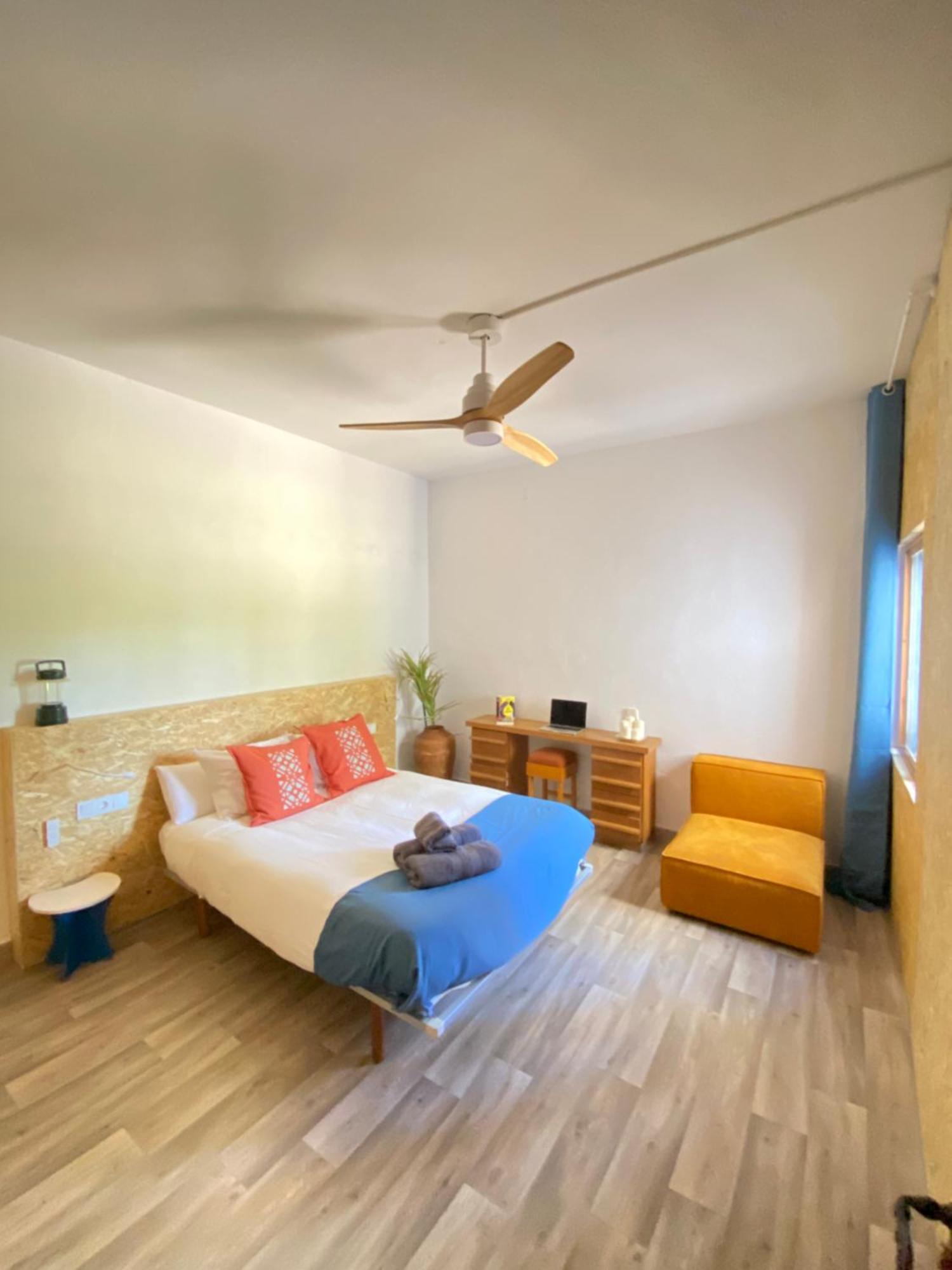 Bed and Breakfast Pink Lemon House Elx Esterno foto