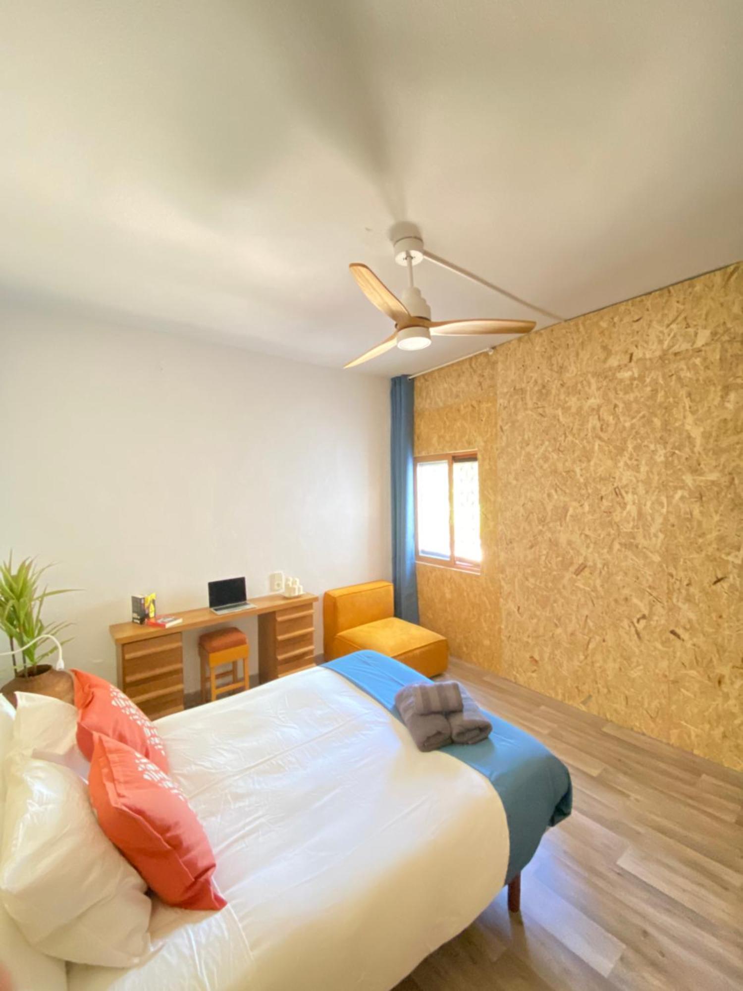 Bed and Breakfast Pink Lemon House Elx Esterno foto