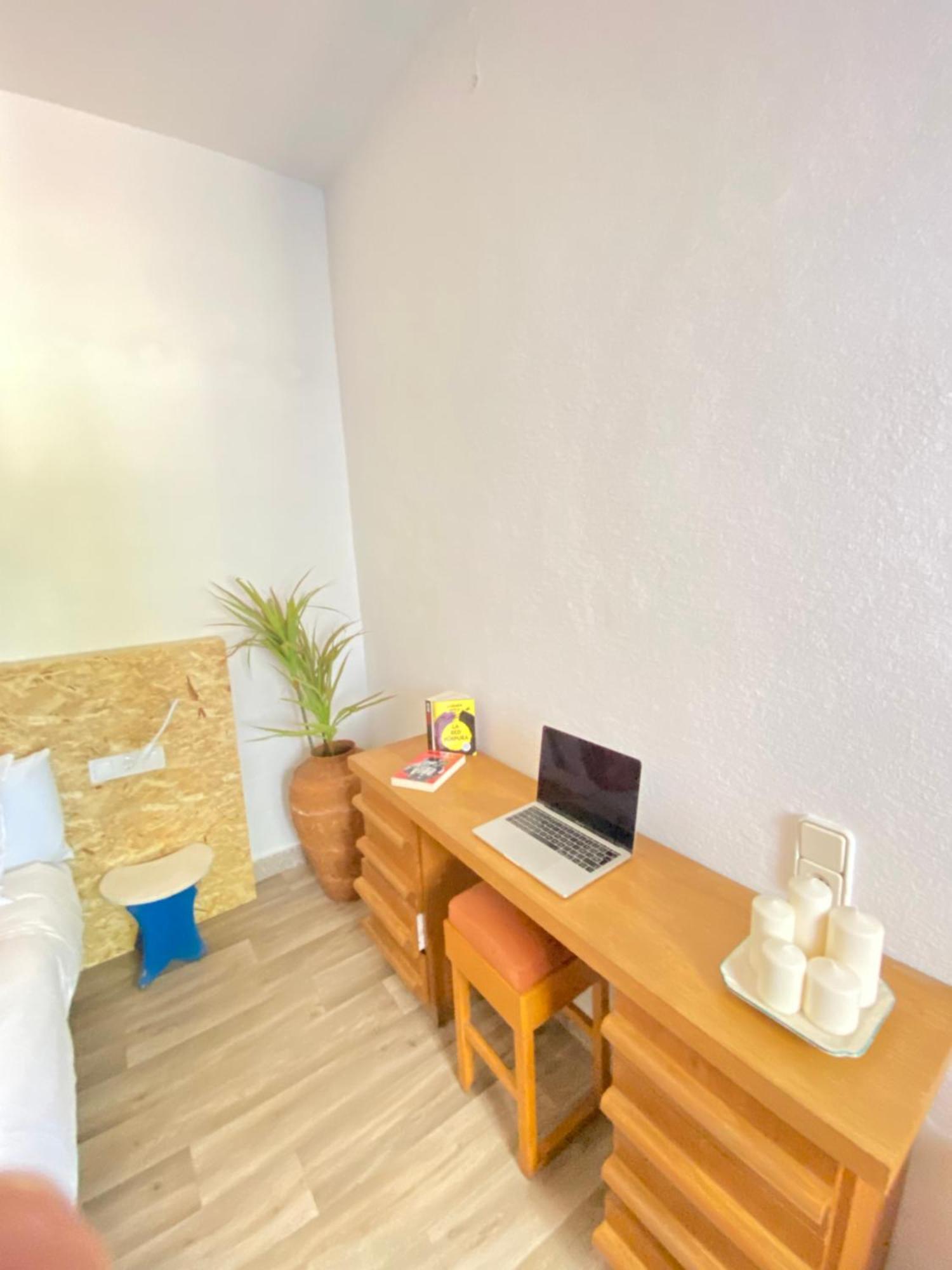Bed and Breakfast Pink Lemon House Elx Esterno foto