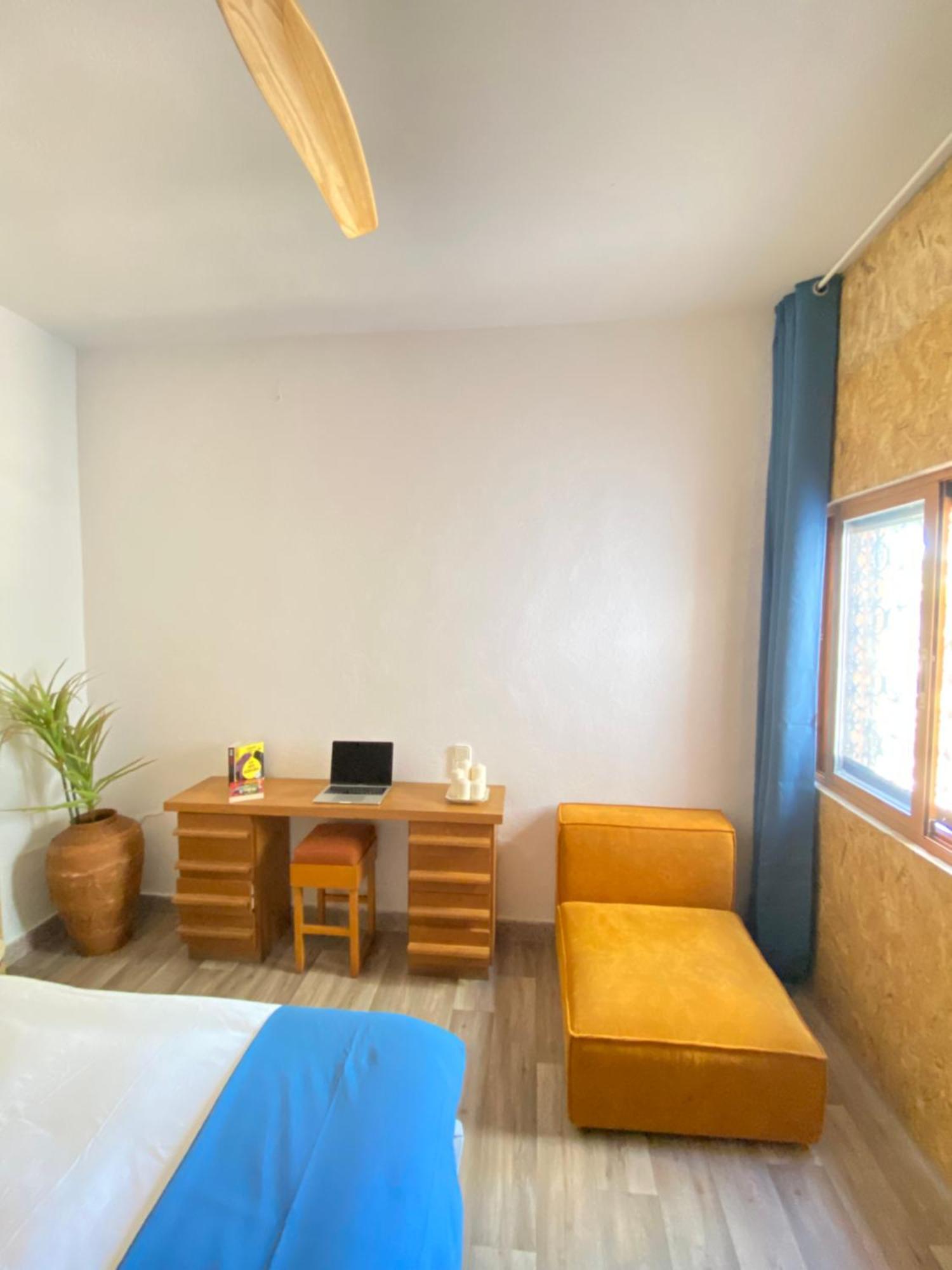 Bed and Breakfast Pink Lemon House Elx Esterno foto