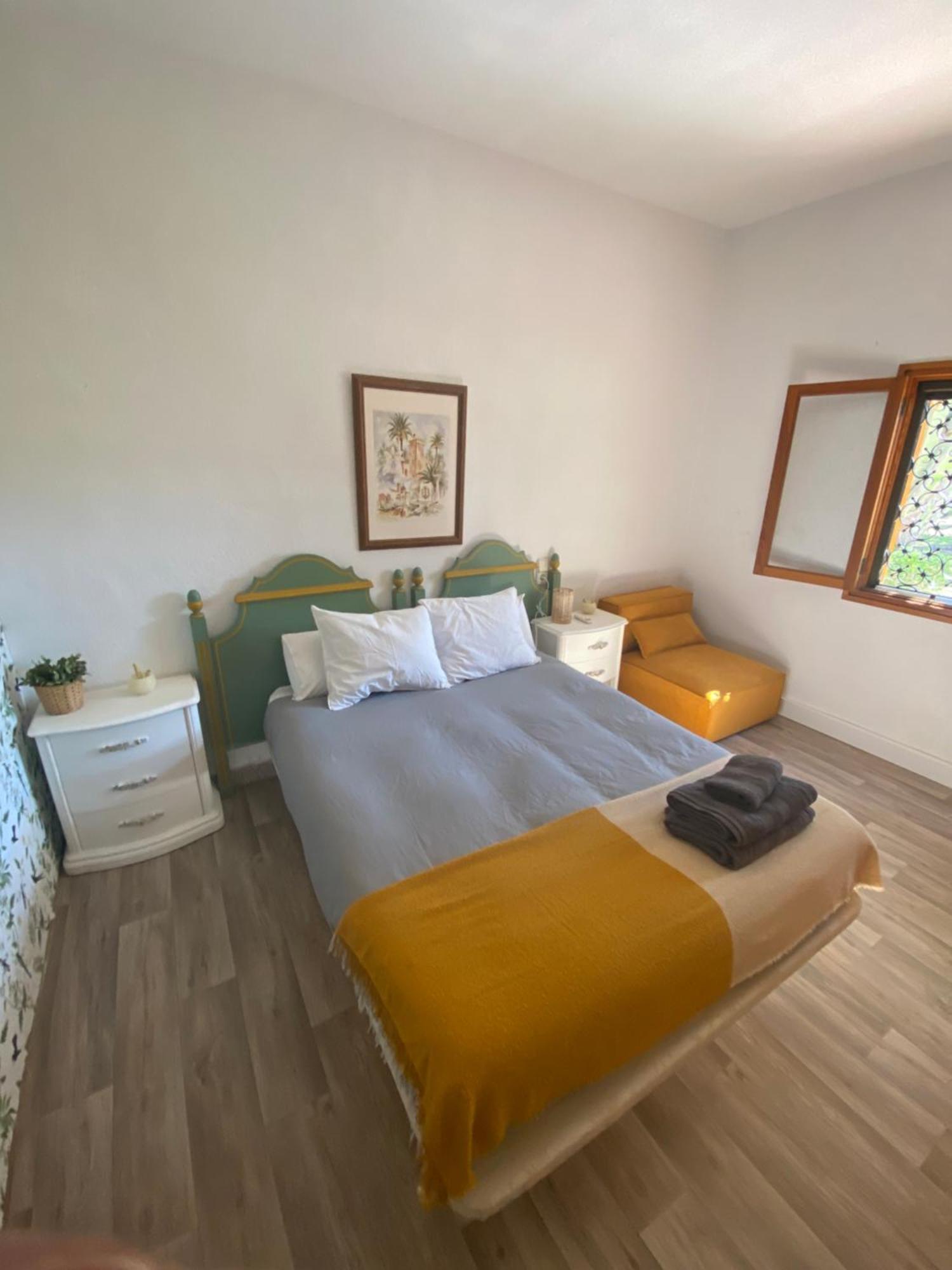 Bed and Breakfast Pink Lemon House Elx Esterno foto